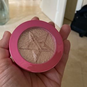 Jeffrey Star Supreme Frost highlighter in Diamond Wet.